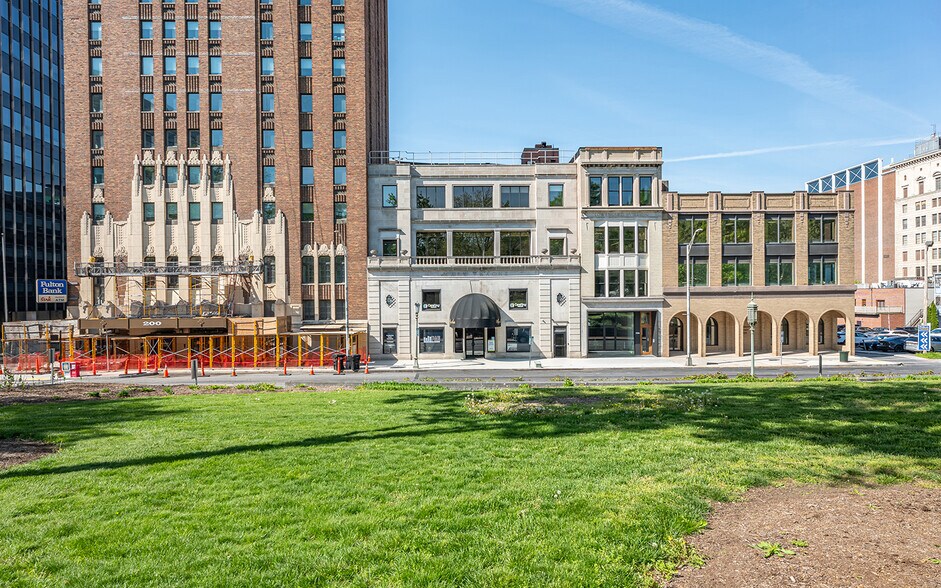 208 N 3rd St, Harrisburg, PA à vendre - Photo du bâtiment - Image 2 de 12