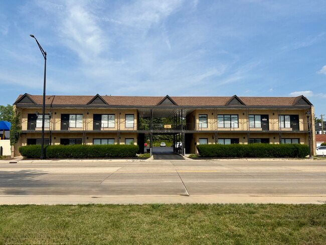 Plus de détails pour 381 N York Rd, Elmhurst, IL - Bureau/Commerce de détail à louer