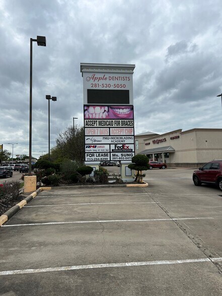 13192 Bellaire Blvd, Houston, TX à louer - Photo du bâtiment - Image 2 de 3