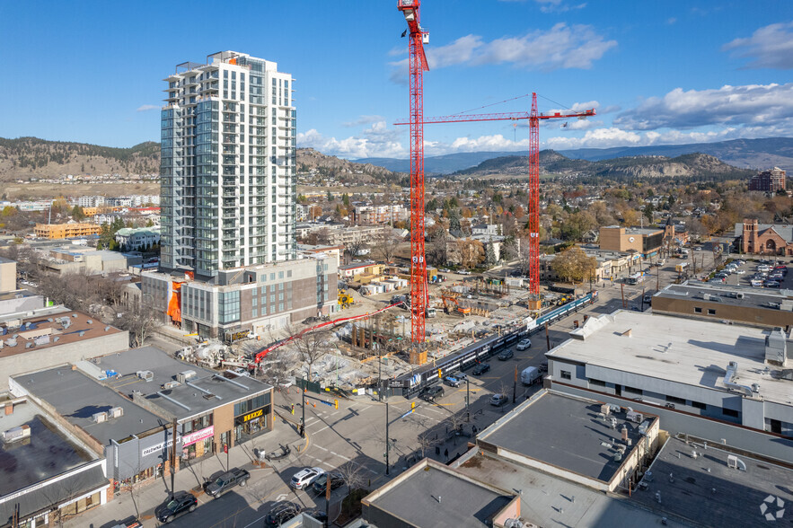 1499 St Paul St, Kelowna, BC à louer - Photo du bâtiment - Image 2 de 12