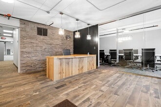 396-400 E American Blvd, Bloomington, MN à vendre Photo du bâtiment- Image 2 de 30