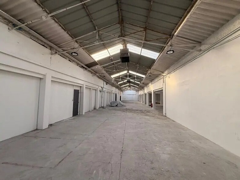 Flex in Villeurbanne for lease - Interior Photo - Image 2 of 3