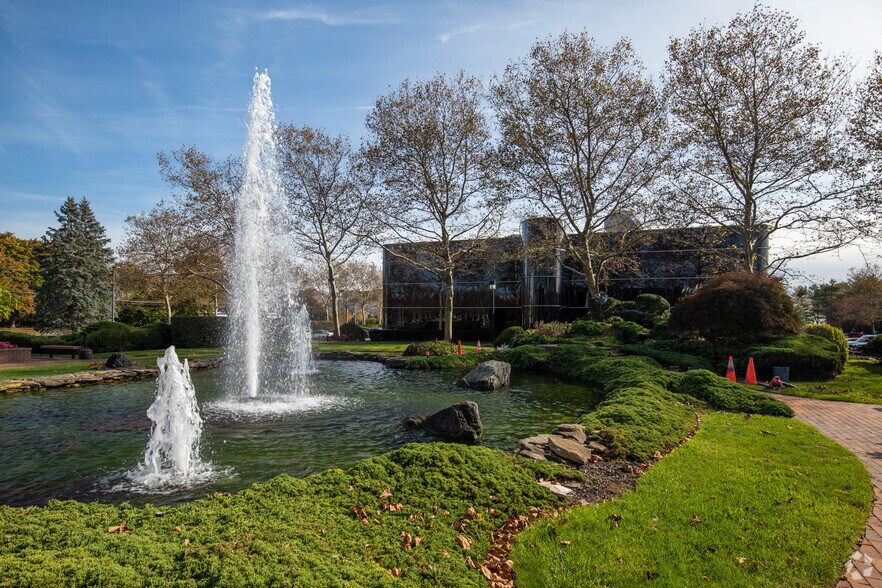 630 Johnson Ave, Bohemia, NY for lease - Building Photo - Image 2 of 6