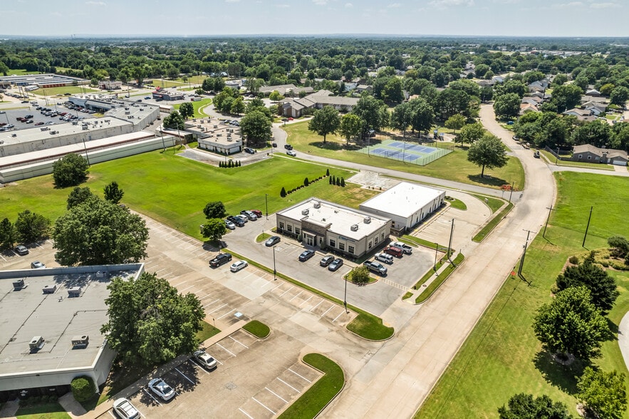 1013 W Ithica St, Broken Arrow, OK for sale - Building Photo - Image 2 of 5