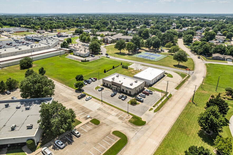 1013 W Ithica St, Broken Arrow, OK à vendre - Photo du bâtiment - Image 2 de 5