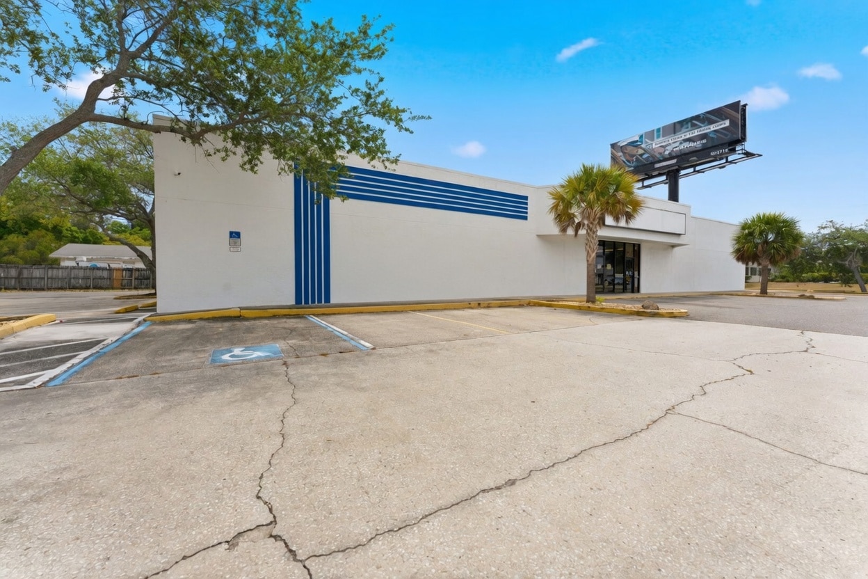 4801 66th St N, Kenneth City, FL for sale Primary Photo- Image 1 of 41