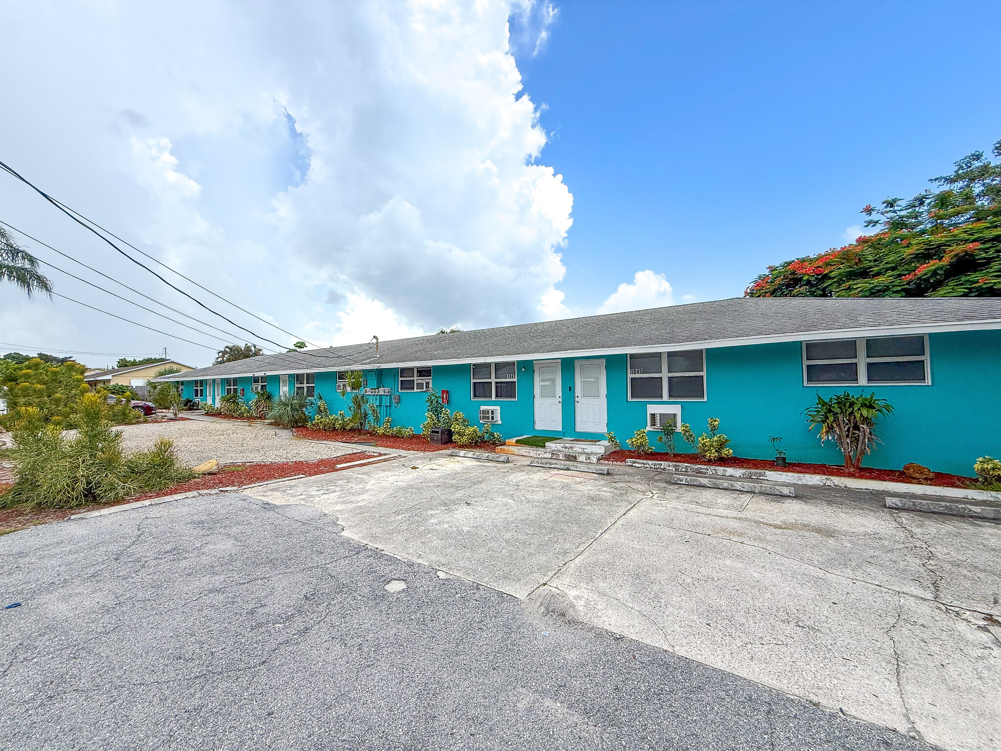 1845 Dillone Ln, North Palm Beach, FL for sale Primary Photo- Image 1 of 12