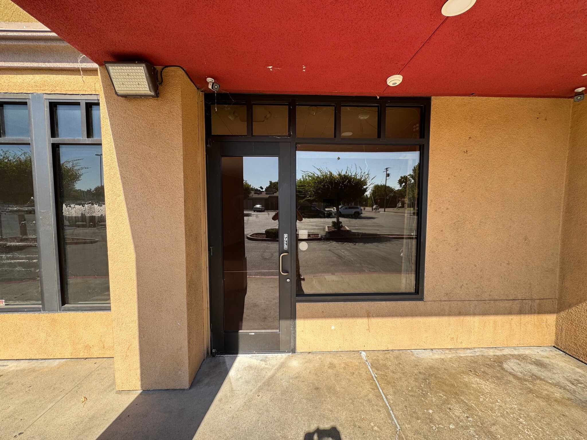 2001-2055 Tully Rd, Modesto, CA for lease Interior Photo- Image 1 of 3