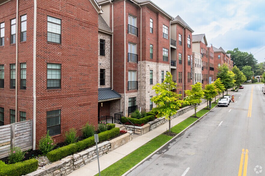 1221 E Broadway, Louisville, KY à louer - Photo du bâtiment - Image 2 de 13