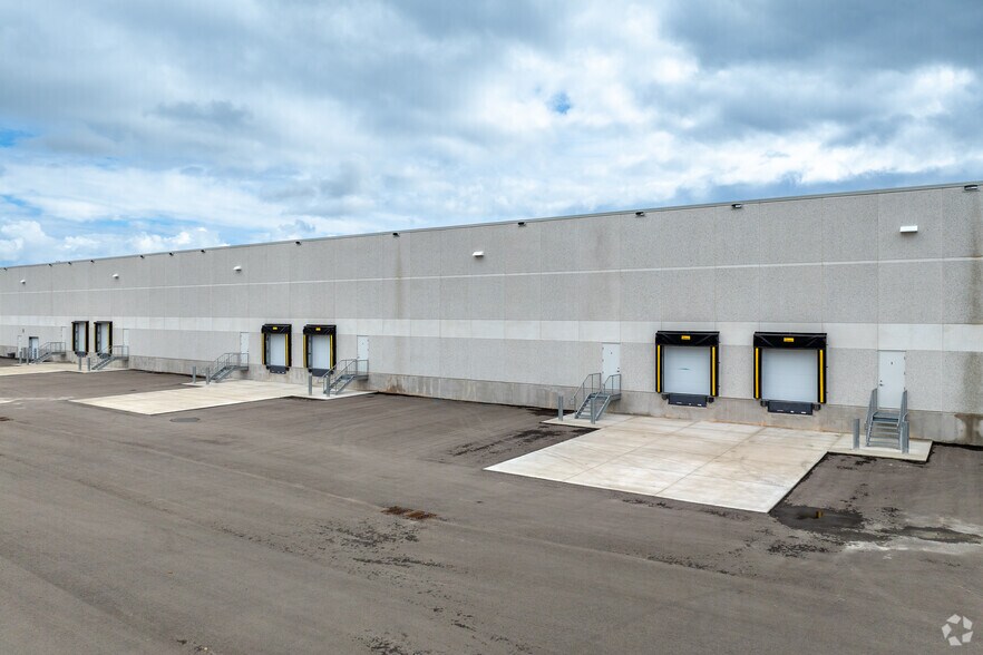 89 Loyalist Trl, Oakville, ON à louer - Photo du bâtiment - Image 2 de 3