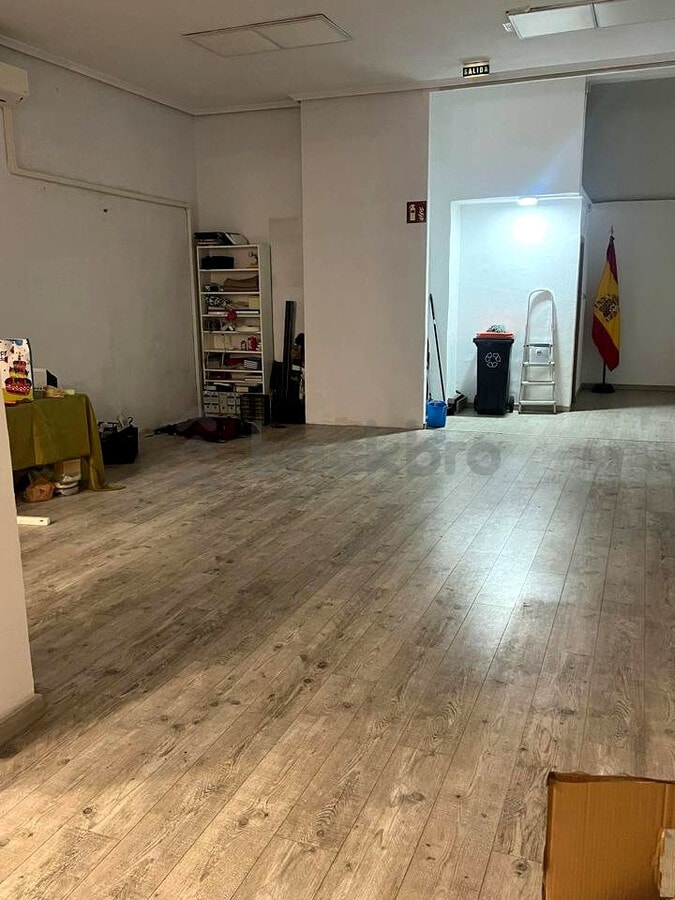 Madrid, MAD 28020 - Unit 4 - - Interior Photo - Image 2 of 17