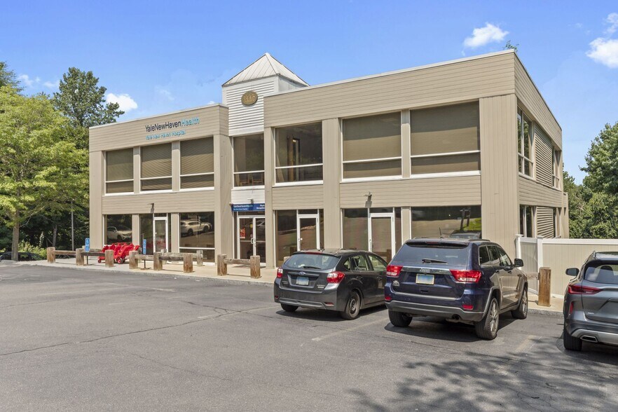 1445 Boston Post Rd, Guilford, CT à vendre - Photo principale - Image 1 de 18