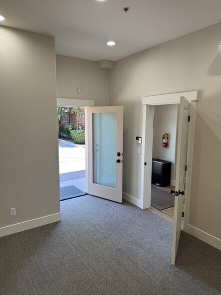 227 S Halcyon Rd, Arroyo Grande, CA à louer - Photo du bâtiment - Image 2 de 13
