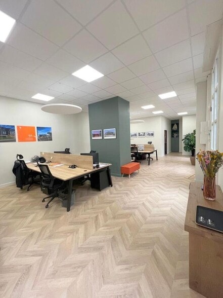 Bureau dans Saint-Germain-en-Laye à louer - Photo intérieure - Image 3 de 15