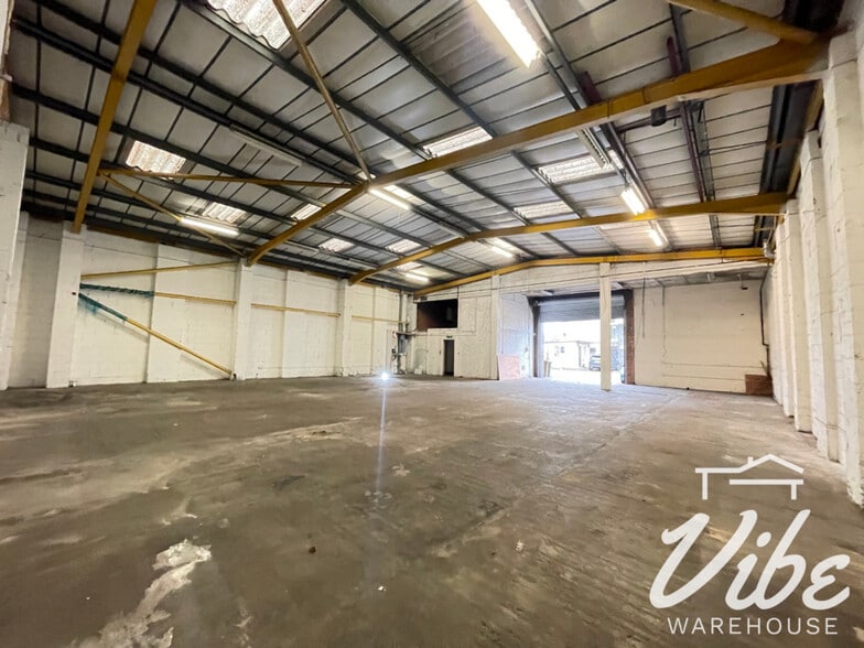 14 Felixstowe Rd, London for lease - Building Photo - Image 3 of 29