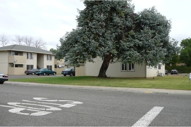 266 S Yolo St, Willows, CA à vendre - Photo du bâtiment - Image 2 de 14