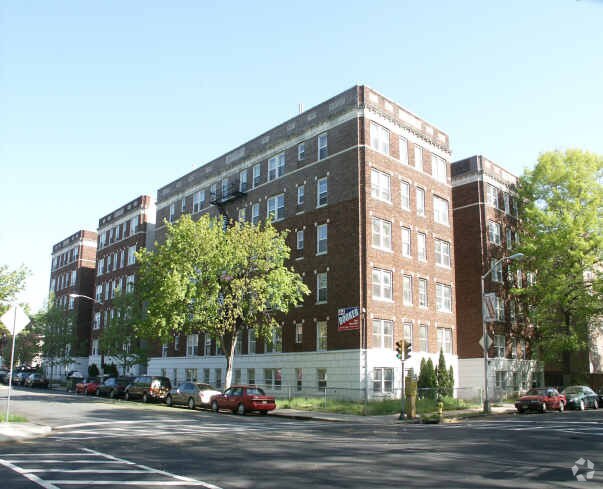 691 Elizabeth Ave, Newark, NJ for sale - Building Photo - Image 2 of 7