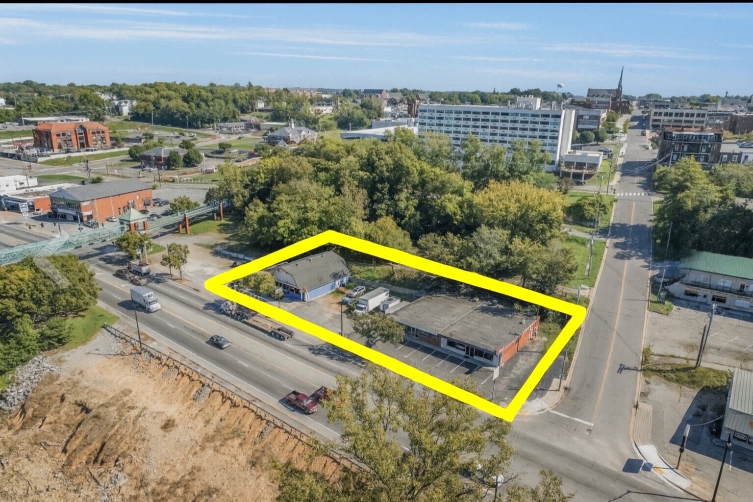 207 and 211 N Riverside Dr portefeuille de 2 propriétés à vendre sur LoopNet.ca Photo du bâtiment- Image 1 de 46