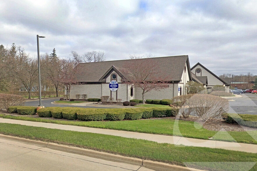 10401 E Grand River Rd, Brighton, MI for lease - Primary Photo - Image 1 of 1