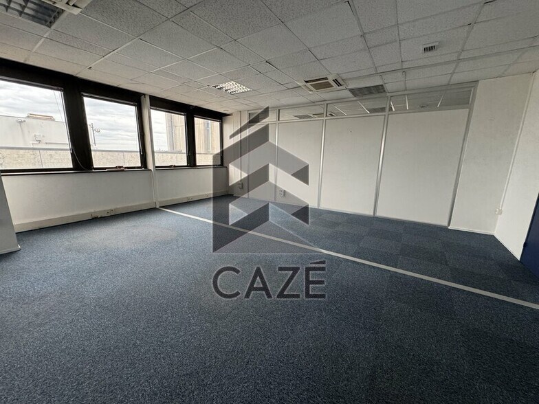 Office in Bordeaux for lease - Interior Photo - Image 1 of 4