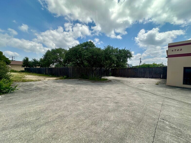 4722 Shavano Oak, San Antonio, TX à vendre - Photo du bâtiment - Image 3 de 20