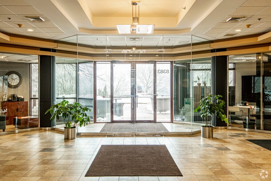 8383 Greenway Blvd, Middleton, WI à louer - Photo intérieure - Image 2 de 3