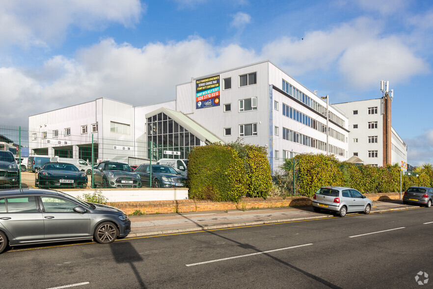 214-215 Langston Rd, Loughton for sale - Building Photo - Image 1 of 1