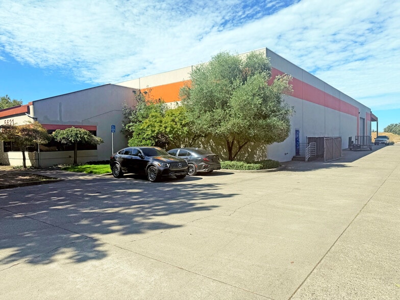 5621 Skylane Blvd, Santa Rosa, CA for lease - Building Photo - Image 2 of 5