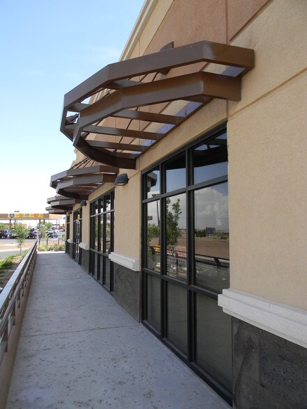 11890 Vista del Sol Dr, El Paso, TX à louer - Photo du bâtiment - Image 3 de 14