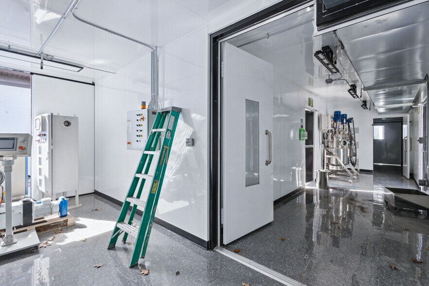 635 Franklin St, Constantine, MI à vendre - Photo intérieure - Image 2 de 15