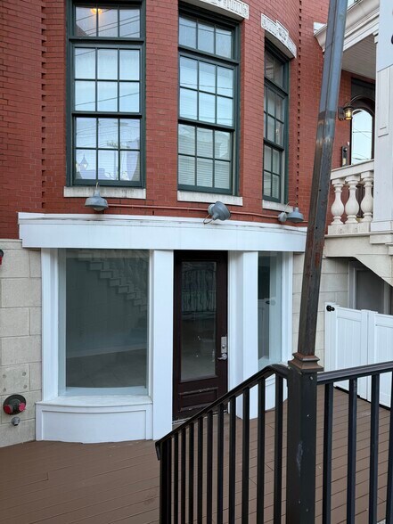 299-307 Grand St, Jersey City, NJ à louer - Photo du bâtiment - Image 3 de 17