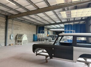 490 Seneca Rd, Eugene, OR for lease Building Photo- Image 2 of 4