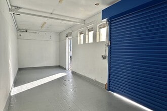 Leagrave Rd, Luton à louer Photo intérieure- Image 2 de 2