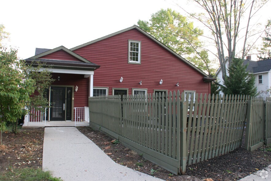 2085 Burnt Mills Rd, Bedminster, NJ à vendre - Photo du bâtiment - Image 2 de 9