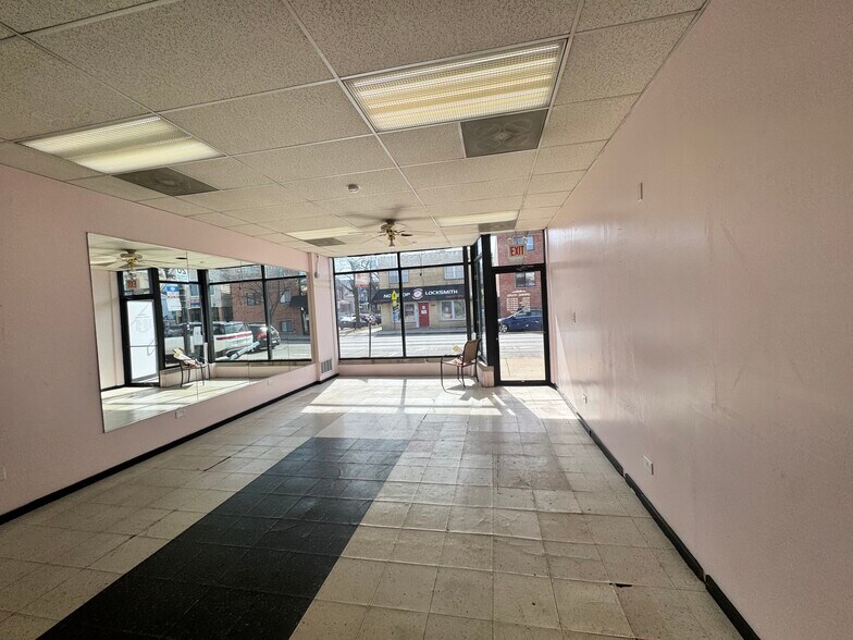 3034-3040 W Montrose Ave, Chicago, IL à louer - Photo intérieure - Image 3 de 8