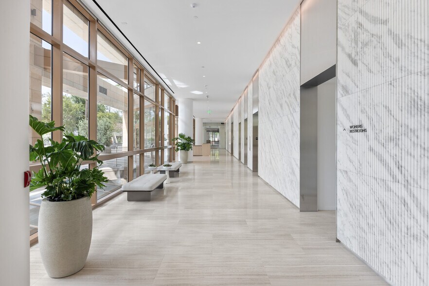 3400 W Riverside Dr, Burbank, CA à louer - Hall d’entrée - Image 3 de 25