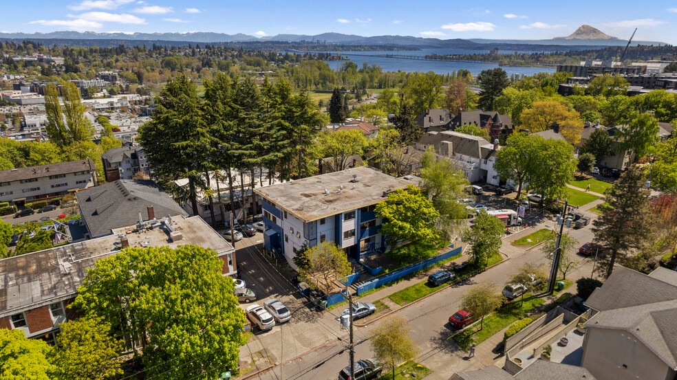 4626 21st Ave NE, Seattle, WA for sale - Building Photo - Image 2 of 7