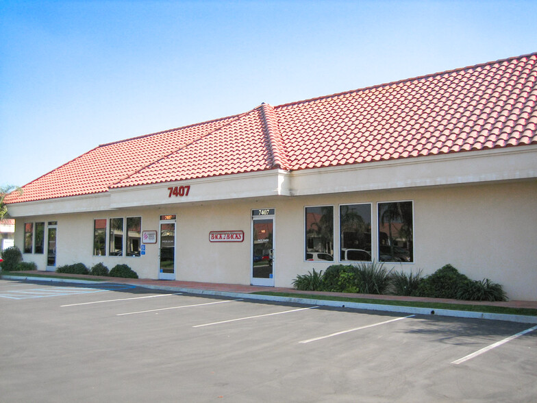 7407 N Cedar Ave, Fresno, CA for lease - Building Photo - Image 1 of 5