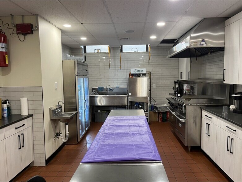 11642 Farmers Blvd, Saint Albans, NY à louer - Photo intérieure - Image 3 de 4