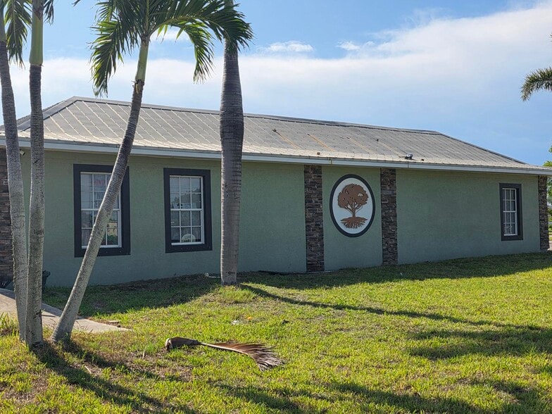 4811 S Del Prado Blvd, Cape Coral, FL for lease - Building Photo - Image 1 of 17