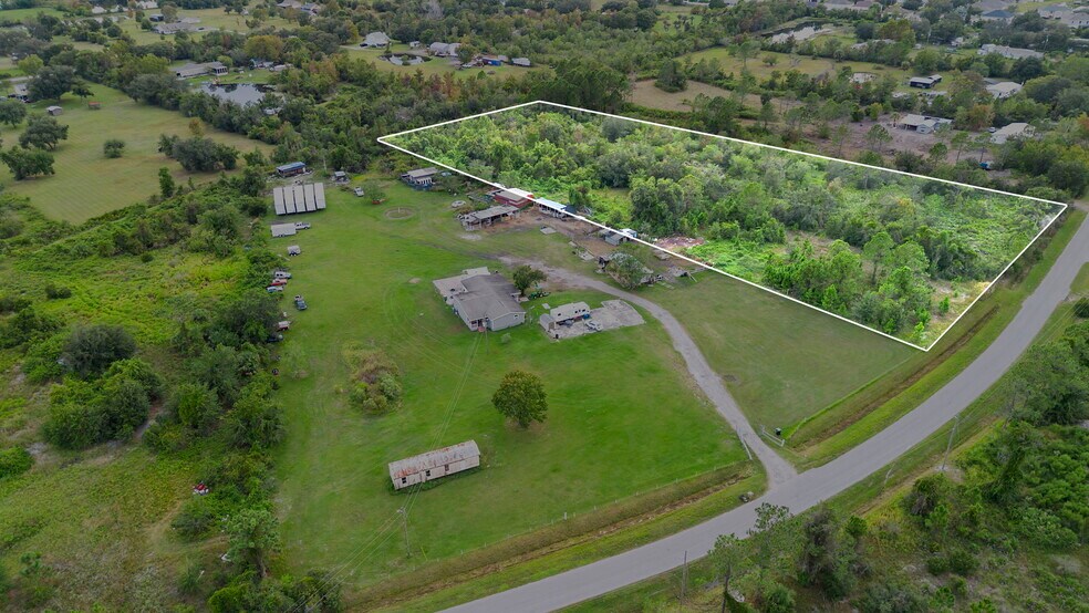 High Plains Lane portefeuille de 2 propriétés à vendre sur LoopNet.ca - Photo du bâtiment - Image 2 de 8