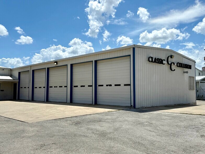 1830 Jackson Keller Rd, San Antonio, TX for sale - Building Photo - Image 2 of 30