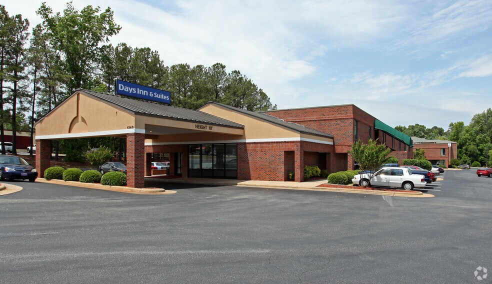 1340 N Wesleyan Blvd, Rocky Mount, NC à vendre - Photo du bâtiment - Image 2 de 9
