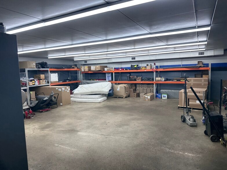 5325 NE 14th St, Des Moines, IA for lease - Building Photo - Image 2 of 12