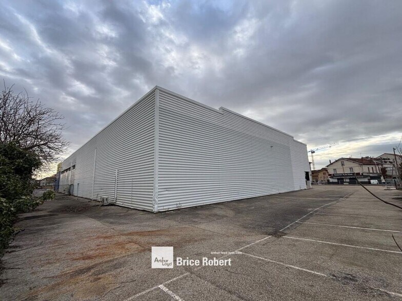 Flex in Vaulx En Velin for lease - Building Photo - Image 3 of 8