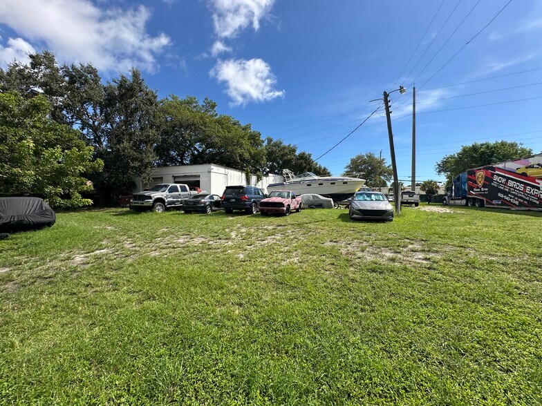 112-115 NW 4 Ave, Dania Beach, FL for lease - Primary Photo - Image 1 of 6