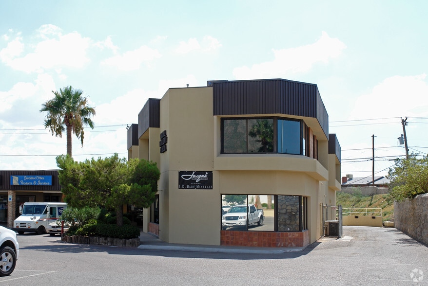 5801-5835 N Mesa St, El Paso, TX for lease - Building Photo - Image 2 of 7
