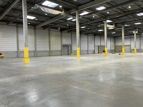 Industrial in Moissy-Cramayel for lease Interior Photo- Image 2 of 5