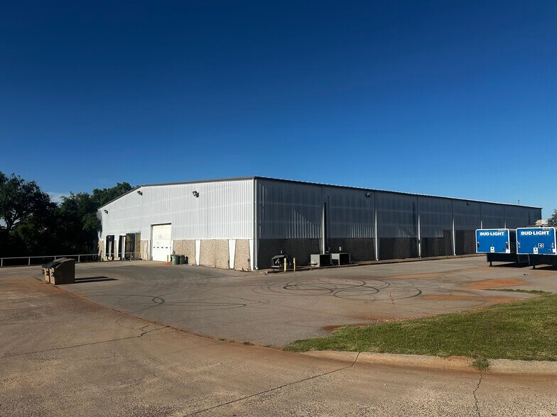 1001 S 7th St, Clinton, OK for sale - Building Photo - Image 1 of 10
