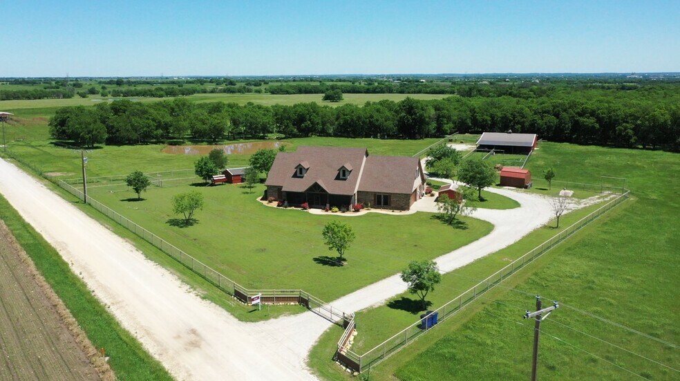 510 COUNTY ROAD 247, Valley View, TX à vendre - Photo du bâtiment - Image 1 de 27